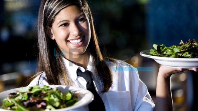 cameriere cibo ristorante